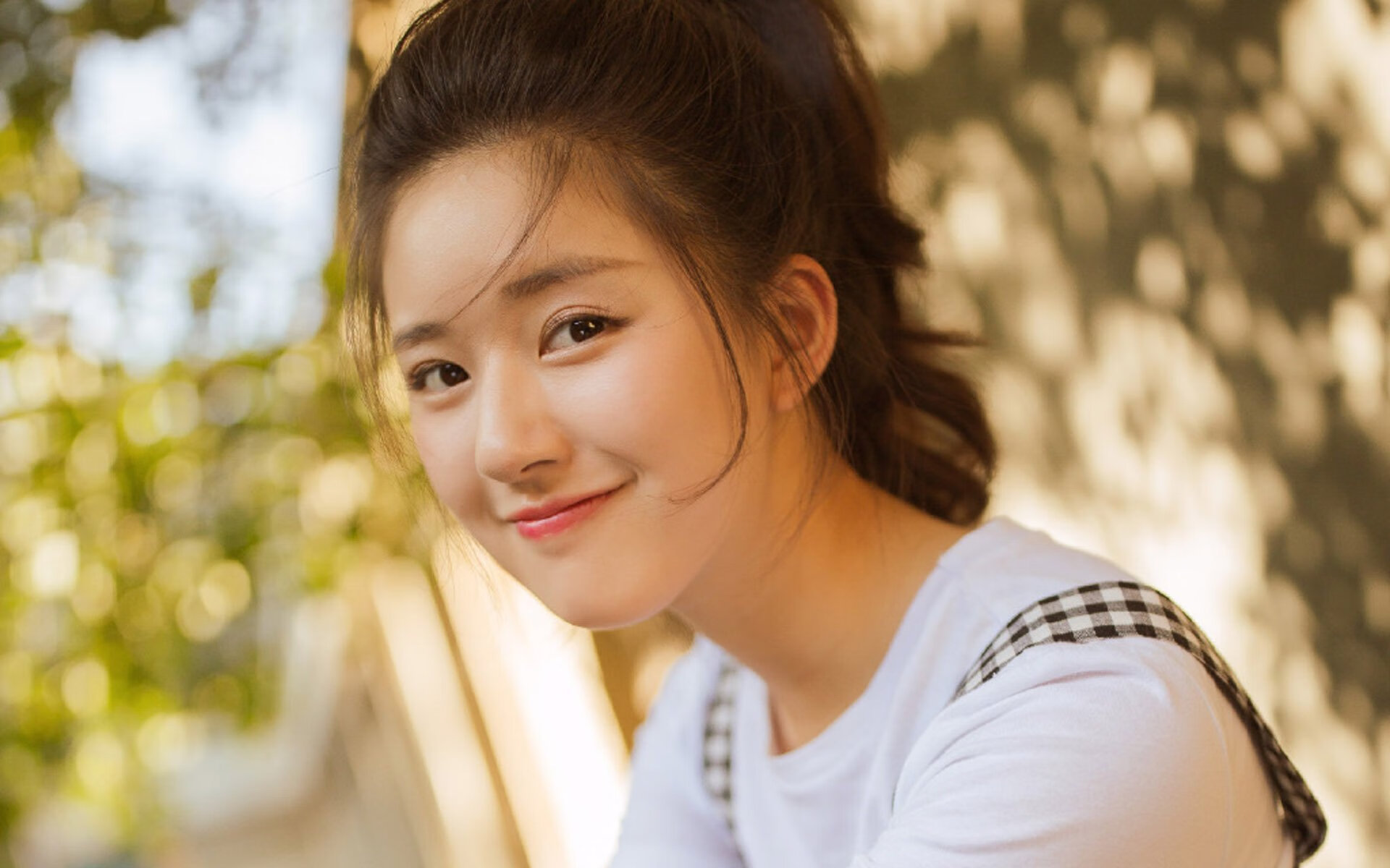 足球装备科技创新，减轻球员负担同时提升性能，足球装备的重要性