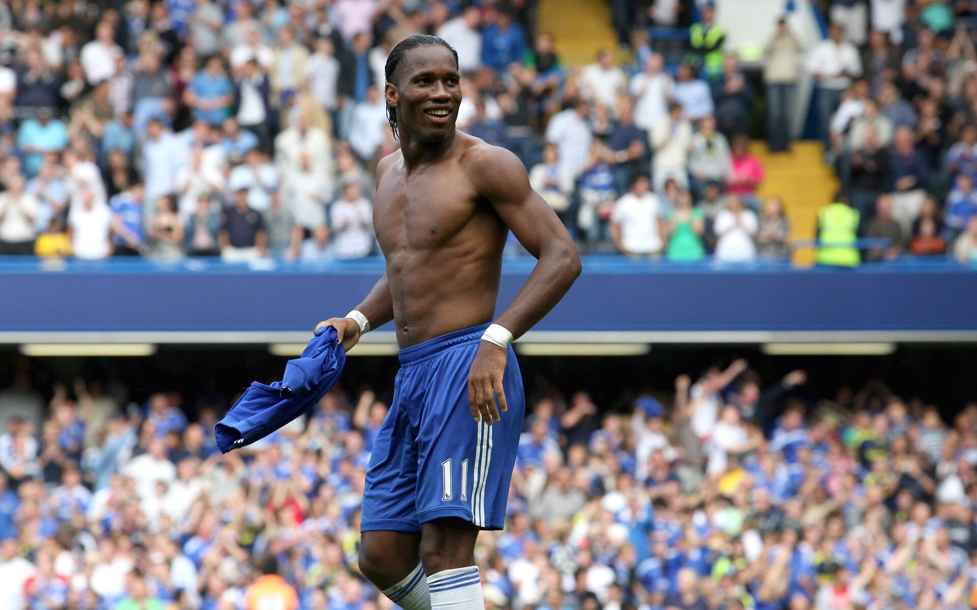 “从冰雪到沙漠：环游全球最危险赛段的巅峰对决”，从冰川到沙漠