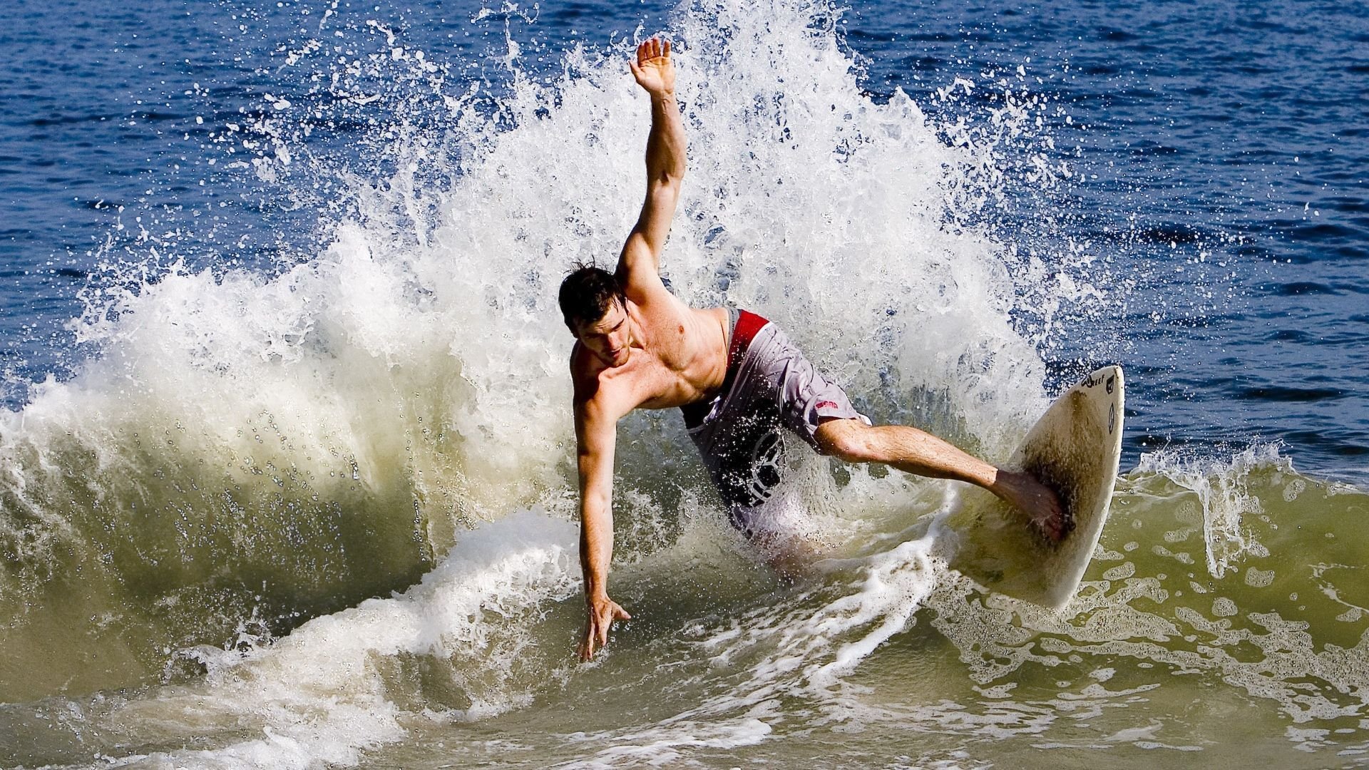 “危机生死线：赛场上的救援奇迹”，危机剧情